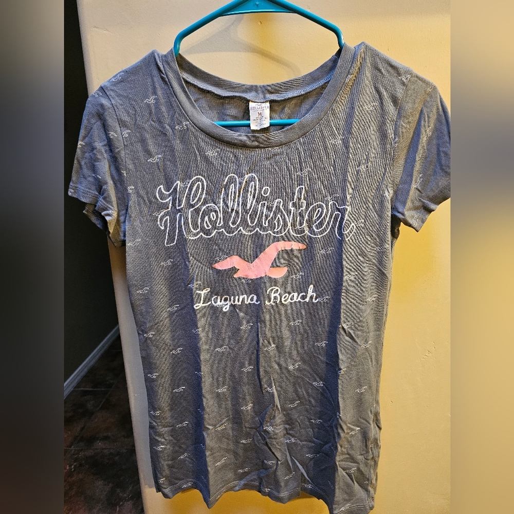 Hollister Gray T-Shirt with Pink Logo